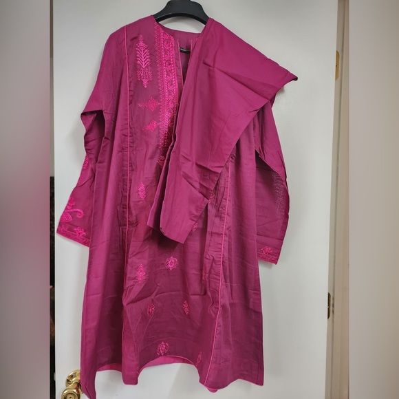 Alkaram shalwar Kameez - Picture 3 of 8